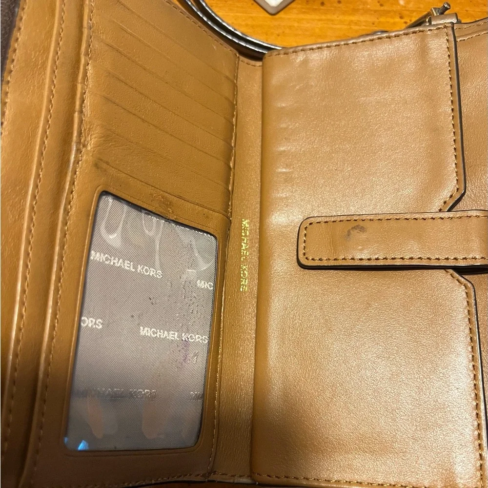 Michael Kors purse and wallet - Picture 6 of 7